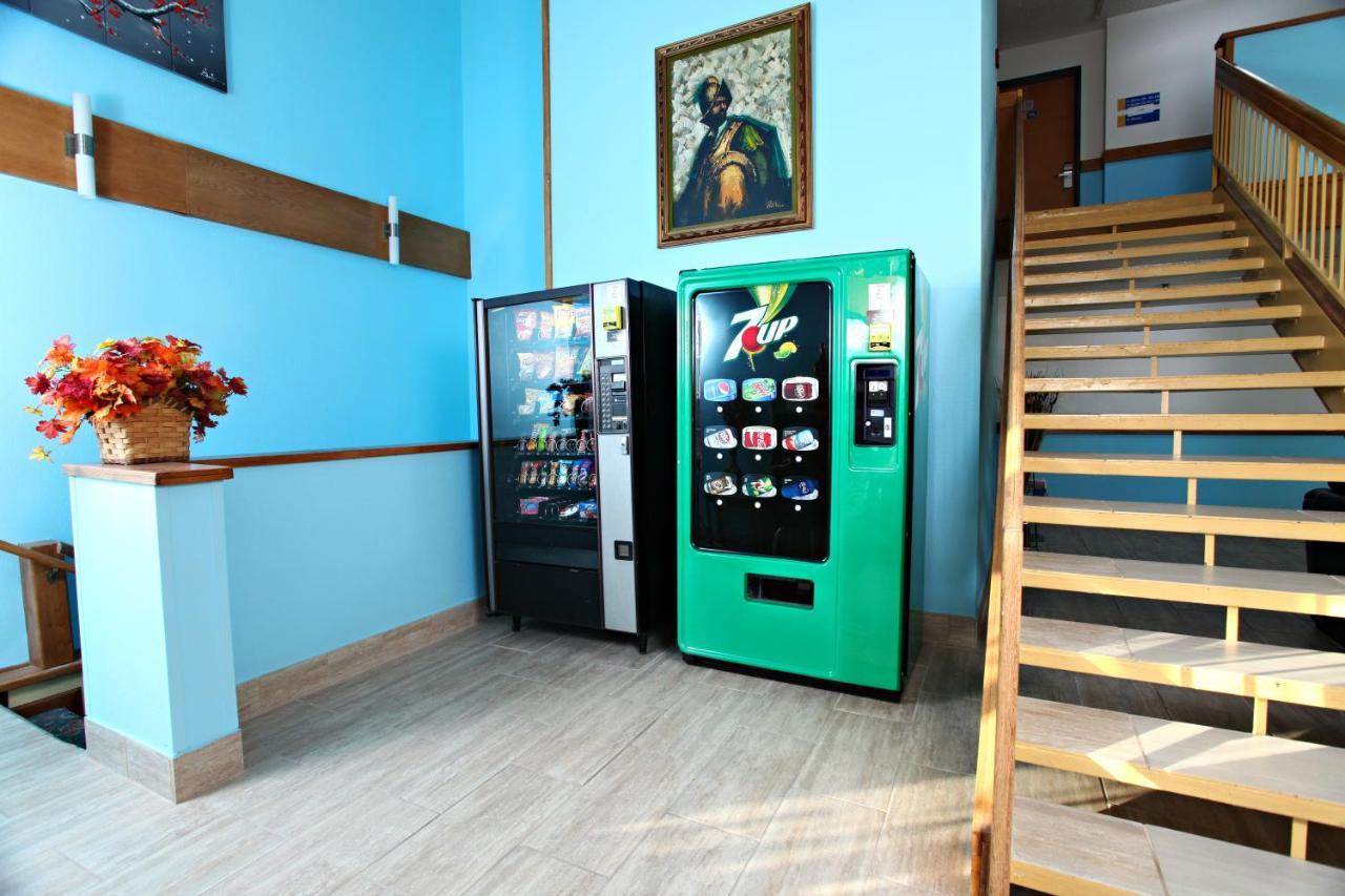 Coratel Inn & Suites By Jasper Newton Экстерьер фото
