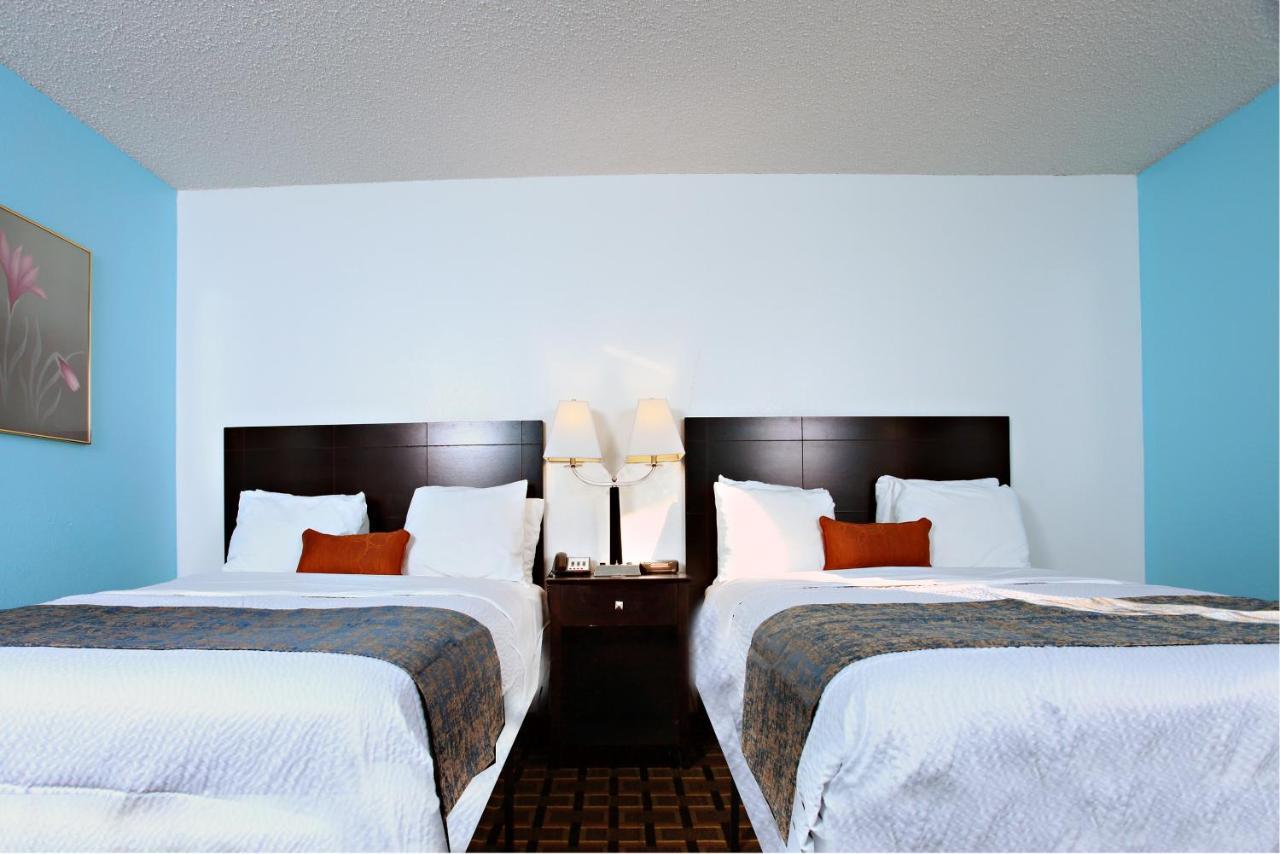 Coratel Inn & Suites By Jasper Newton Экстерьер фото