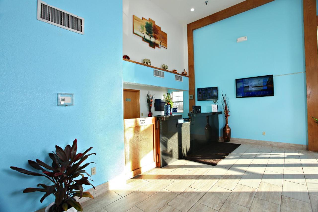 Coratel Inn & Suites By Jasper Newton Экстерьер фото